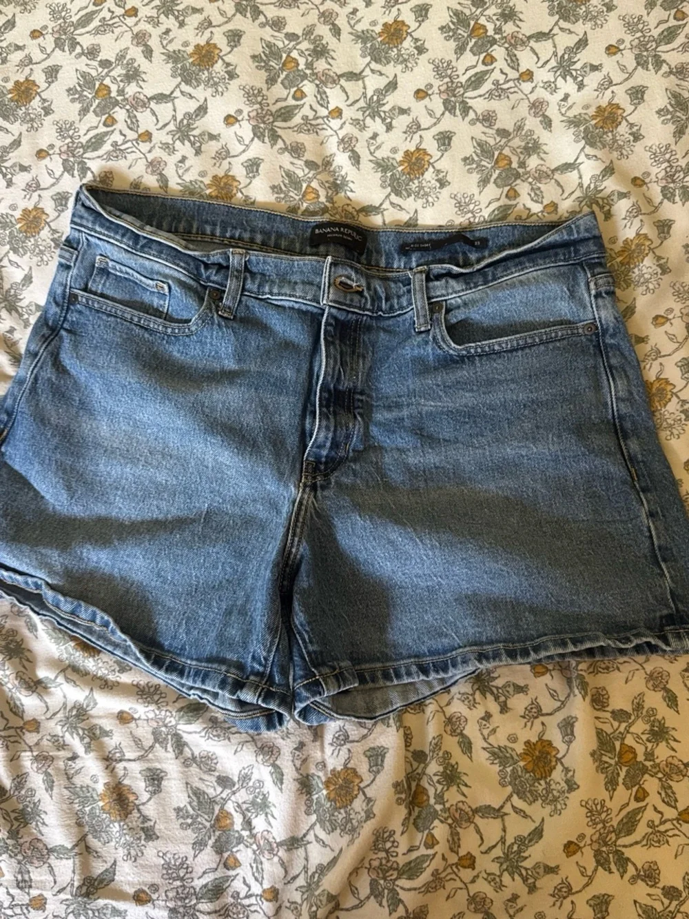 Banana Republic Medium Blue Denim Mid-Rise Shorts